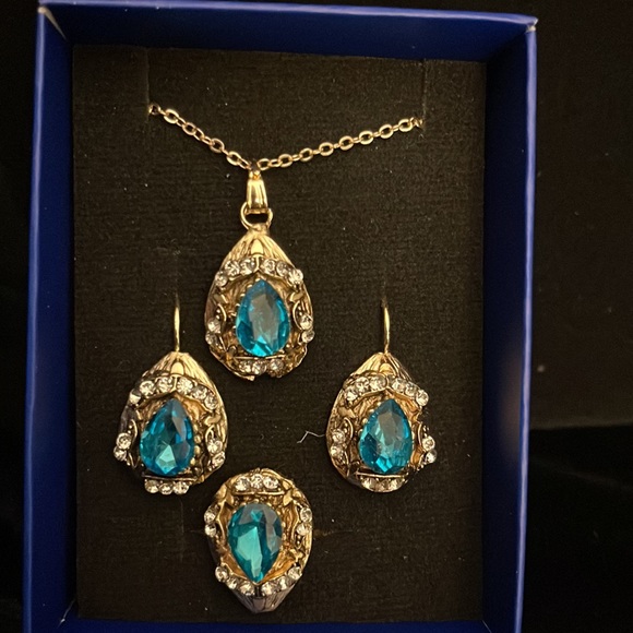 Jewelry Set - Picture 2 of 2